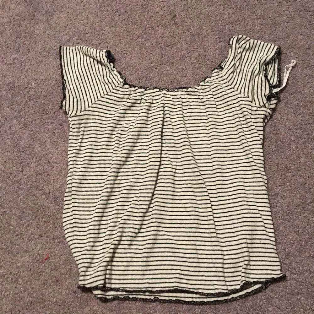 black and shite striped cropped teeshirt
